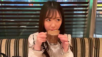 Unibertsitateko klub bereko laguna da. Eta klubeko neska erakargarriena da. Hau Japoniako giro sexya da.