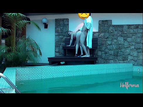 ❤️ Boss neskamea igerilekura gonbidatzen du, baina ezin izan dio beroari eutsi Azal pornoa %eu.vegasservice.ruan ❌️❤